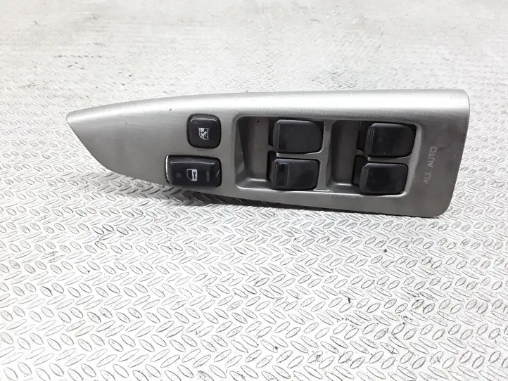 Toyota Corolla Verso E121 (2001 - 2004) 8404013080 Блок кнопок стеклоподъемников — фото 1