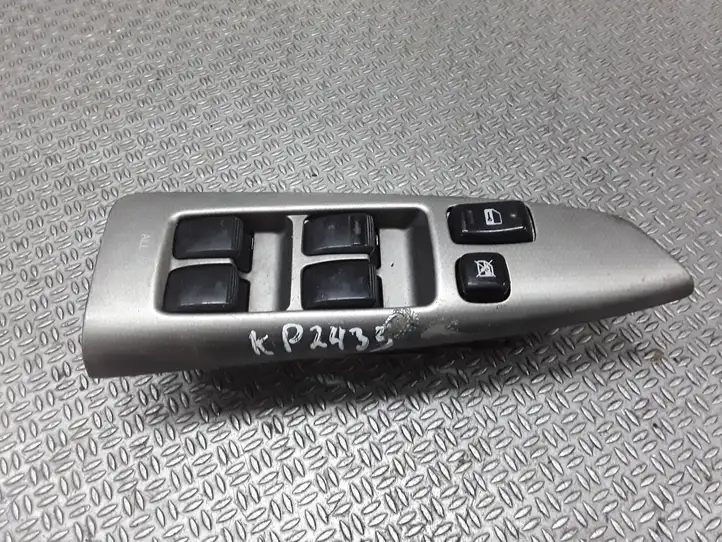 Toyota Corolla Verso E121 (2001 - 2004) 8404013080 Блок кнопок стеклоподъемников — фото 1