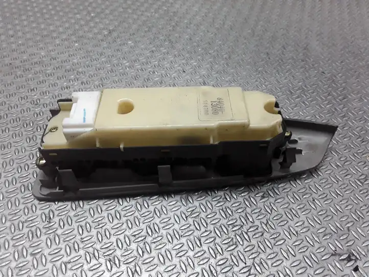Toyota Corolla Verso E121 (2001 - 2004) 8404013080 Блок кнопок стеклоподъемников — фото 2