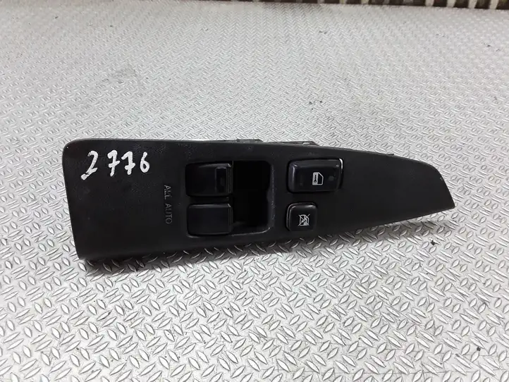 Toyota Corolla Verso E121 (2001 - 2004) 8404013060 Кнопка стеклоподъемников — фото 1