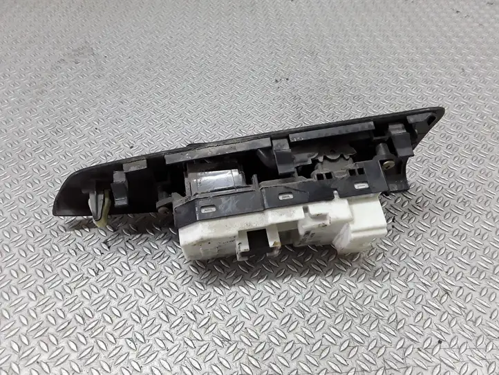 Toyota Corolla Verso E121 (2001 - 2004) 8404013060 Кнопка стеклоподъемников — фото 3