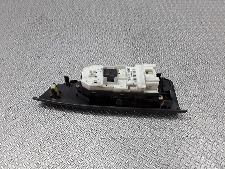 Toyota Corolla Verso E121 (2001 - 2004) 8404013060 Кнопка стеклоподъемников — фото 4