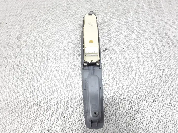 Toyota Avensis Verso (2001 - 2004) 8404044030 Блок кнопок стеклоподъемников — фото 3