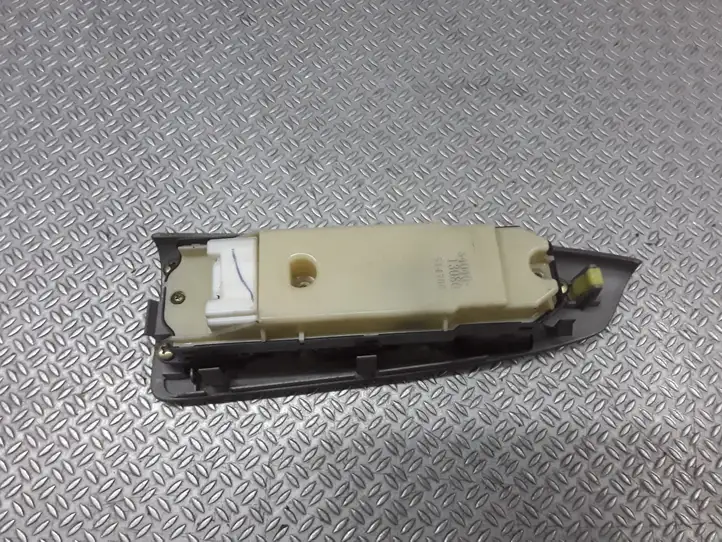 Toyota Corolla Verso E121 (2001 - 2004) 8404013080 Блок кнопок стеклоподъемников — фото 2