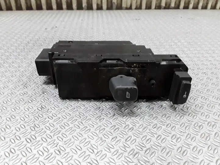 Volvo S60 (2000 - 2004) 8682950 Кнопка стеклоподъемников — фото 1