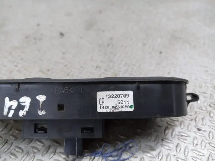 Opel Zafira B (2003 - 2006) 13228709 Блок кнопок стеклоподъемников — фото 2