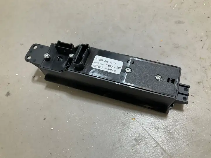 Mercedes-Benz Sprinter W906 (2006 - 2018) A9065451913 Блок кнопок стеклоподъемников — фото 3