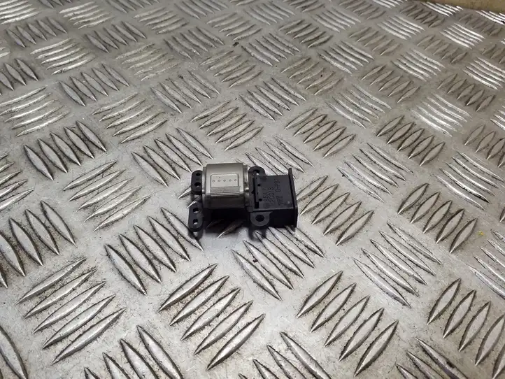 Honda CR-V (2004 - 2006) M20013 Кнопка стеклоподъемников — фото 1