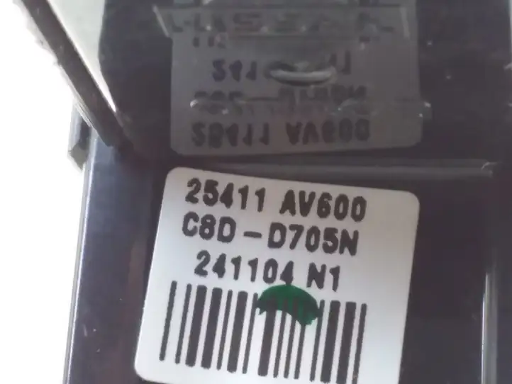Nissan Primera (2001 - 2008) 25411AV600 Блок кнопок стеклоподъемников — фото 4