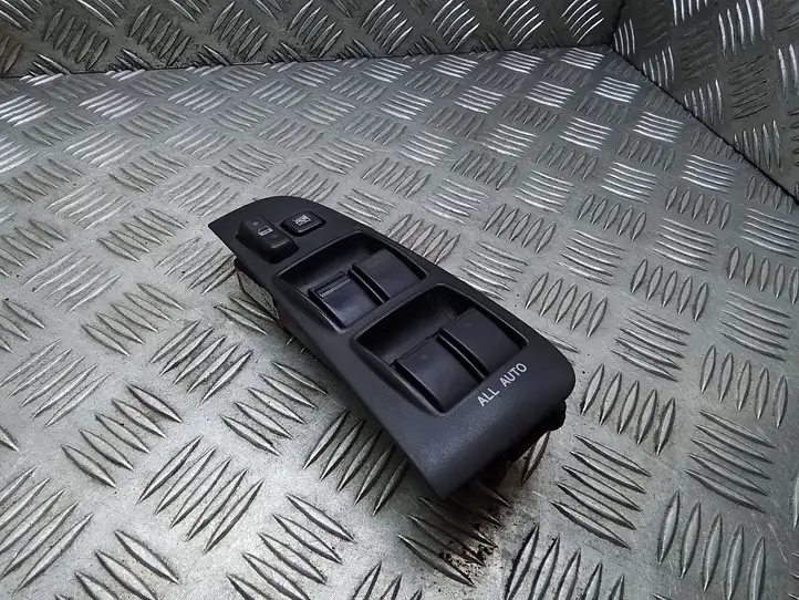 Toyota Avensis T250 (2006 - 2009) 8482005100 Блок кнопок стеклоподъемников — фото 1