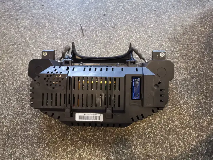 Audi A8 (2005 - 2007)  4E0920901 Спидометр (приборный щиток)