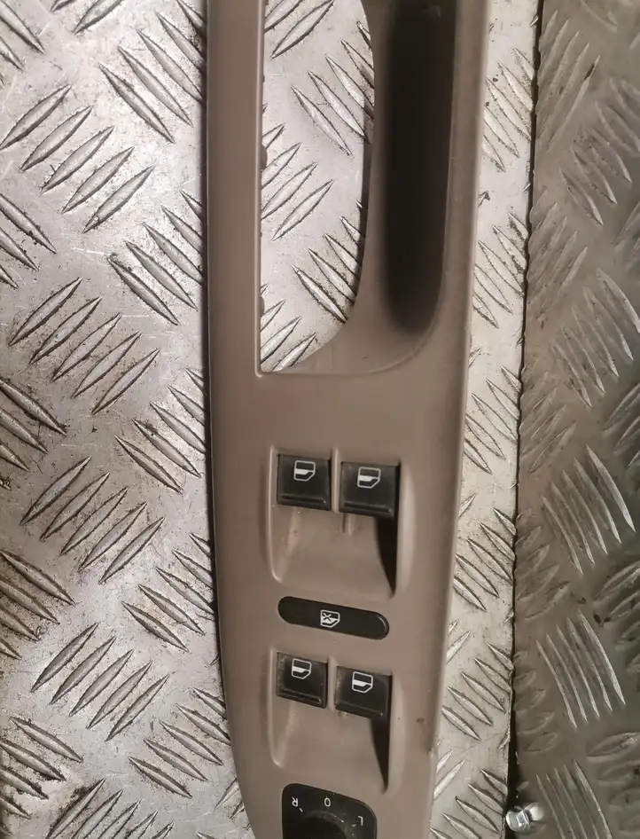 Volkswagen PASSAT B6 (2005 - 2010)   Кнопка стеклоподъемников