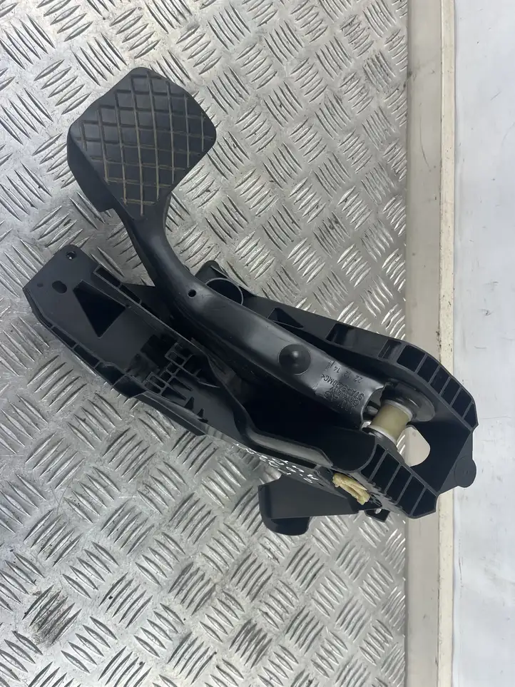 Volkswagen PASSAT B8 (2015 - )  5Q1723058AJ Тормозная педаль