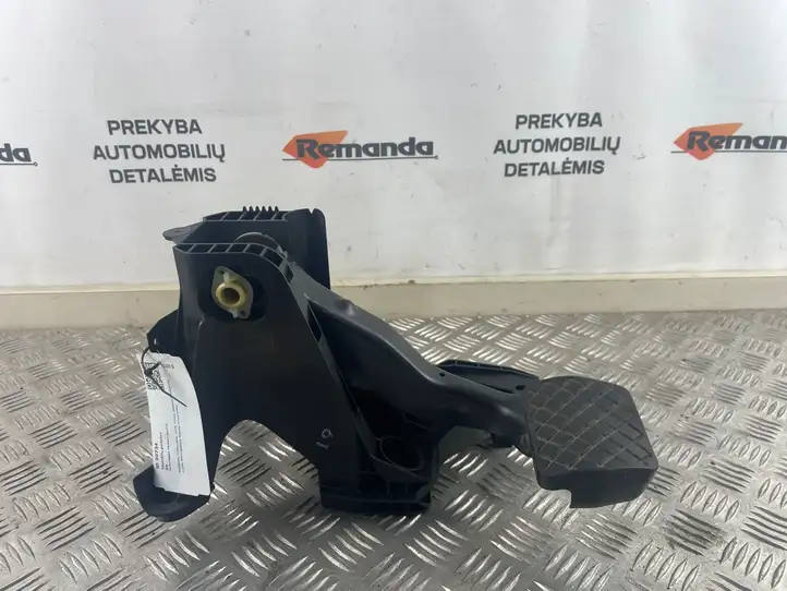 Volkswagen PASSAT B8 (2015 - )  5Q1723058AJ Тормозная педаль