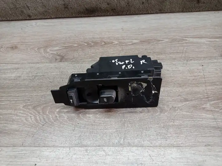 Volvo V70 (2004 - 2007) Блок кнопок стеклоподъемников — фото 1