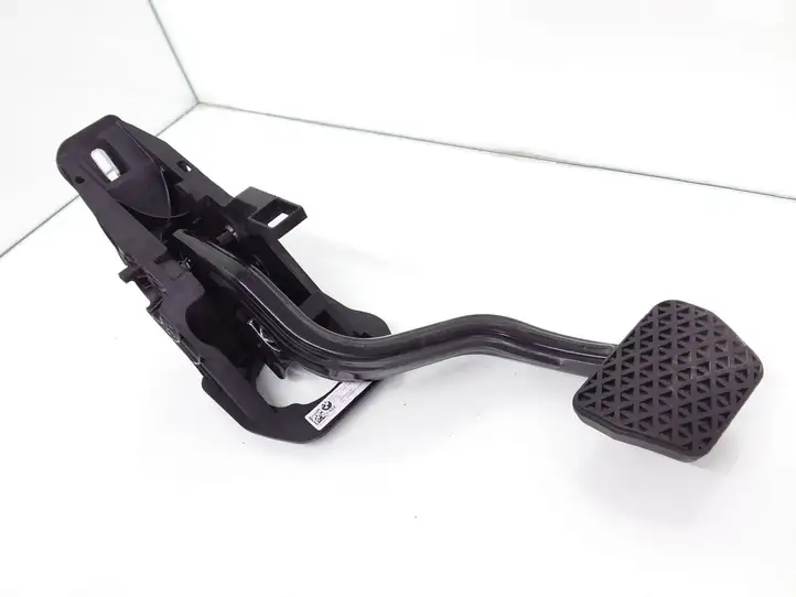 BMW 5 G30 G31 (2016 - ) 6861771 Тормозная педаль — фото 1