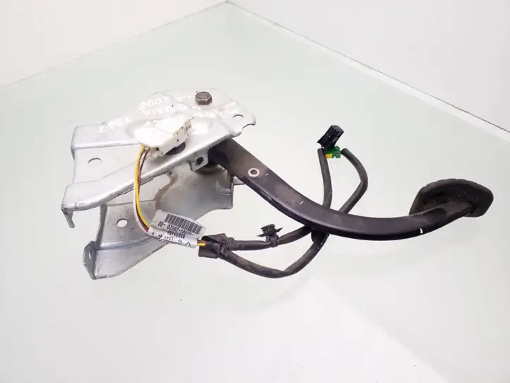 Opel Vivaro (2001 - 2006)  8200320520 Тормозная педаль