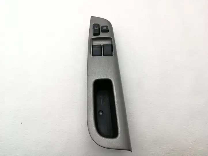 Toyota Corolla E120 E130 (2000 - 2004) 848200F040 Кнопка стеклоподъемников — фото 1