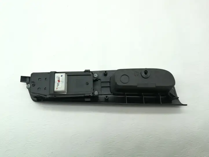 Toyota Corolla E120 E130 (2000 - 2004) 848200F040 Кнопка стеклоподъемников — фото 2