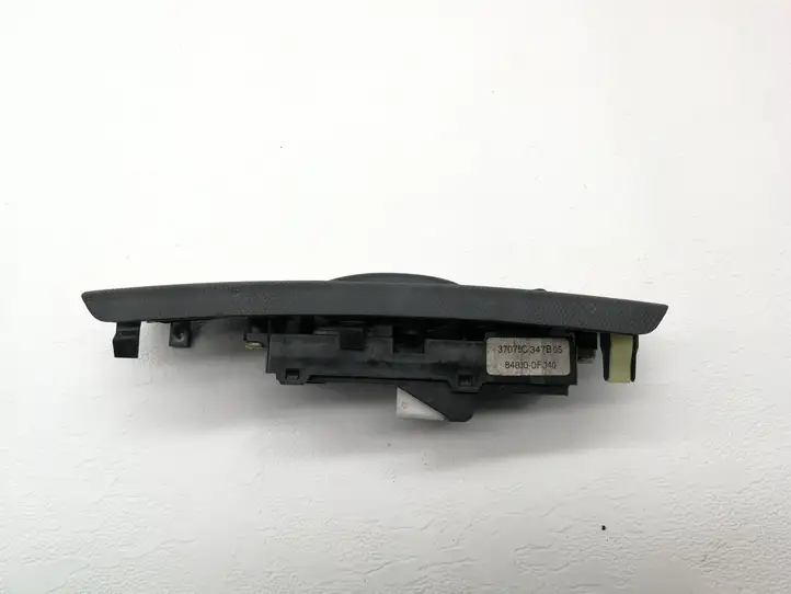 Toyota Corolla Verso E121 (2004 - 2007) 848200F040 Кнопка стеклоподъемников — фото 2