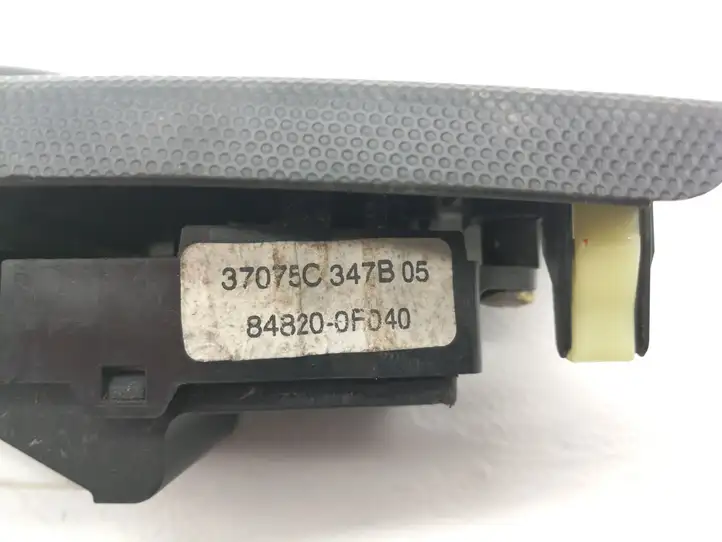 Toyota Corolla Verso E121 (2004 - 2007) 848200F040 Кнопка стеклоподъемников — фото 3