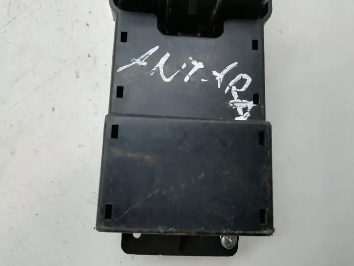 Chevrolet Captiva (2006 - 2011) 202005436 Блок кнопок стеклоподъемников — фото 2