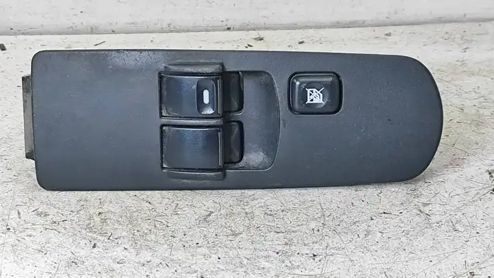 Mitsubishi Colt (2008 - 2012) MR587959 Кнопка стеклоподъемников — фото 1