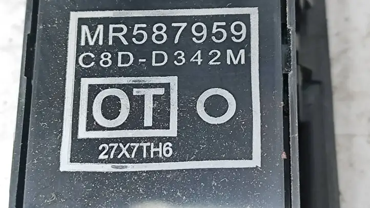 Mitsubishi Colt (2008 - 2012) MR587959 Кнопка стеклоподъемников — фото 2