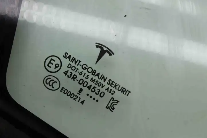 Tesla Model X (2015 - 2021) 105520400D Форточка двери — фото 4