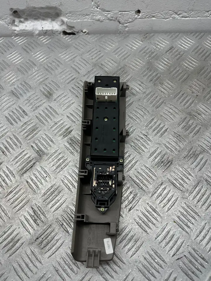 Hyundai Santa Fe (2009 - 2012) 935702b630bs Блок кнопок стеклоподъемников — фото 2