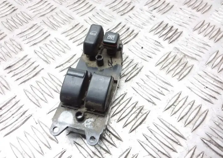 Toyota Corolla E120 E130 (2000 - 2004) 8482002111 Кнопка стеклоподъемников — фото 2