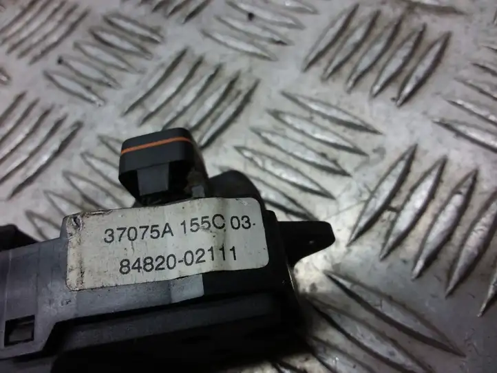 Toyota Corolla E120 E130 (2000 - 2004) 8482002111 Кнопка стеклоподъемников — фото 3