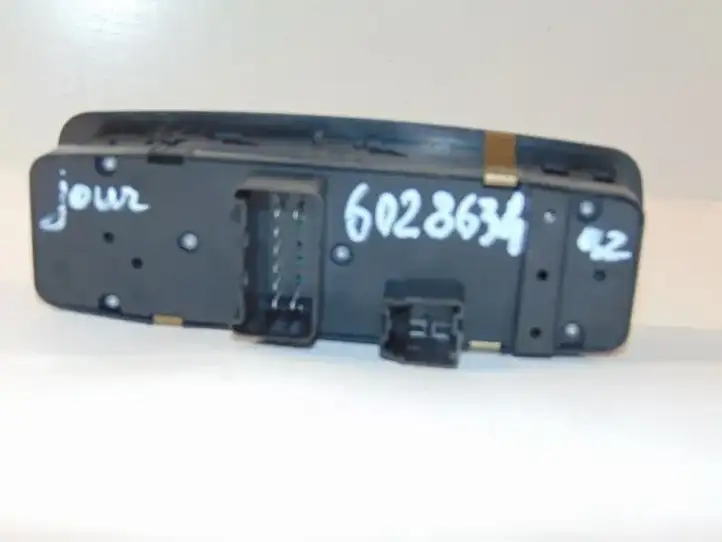 Dodge Journey (2007 - 2011) 4602534AE Кнопка стеклоподъемников — фото 4