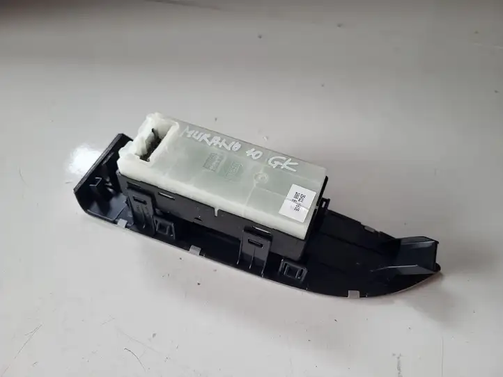 Nissan Murano Z51 (2009 - 2016)   Кнопка стеклоподъемников