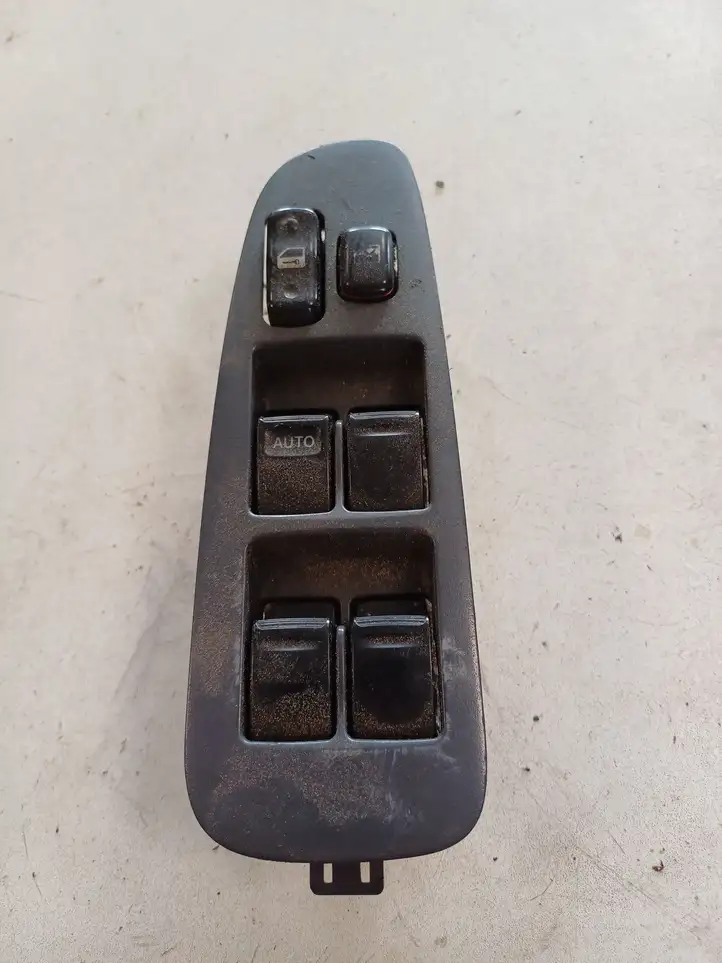 Toyota Previa (XR30, XR40) II (2000 - 2006) 8404028030 Блок кнопок стеклоподъемников — фото 1