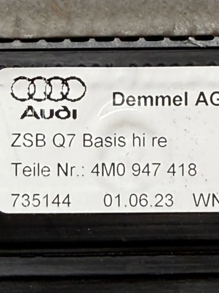 Audi Q8 (2018 - ) 4M8947406A Отделка переднего порога — фото 6