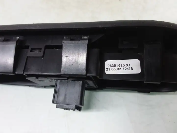 Peugeot 307 CC (2001 - 2005) 96351625XT Блок кнопок стеклоподъемников — фото 4