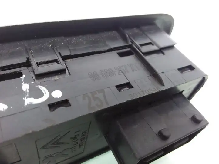 Citroen C5 (2008 - 2017) 96660257XT Кнопка стеклоподъемников — фото 4