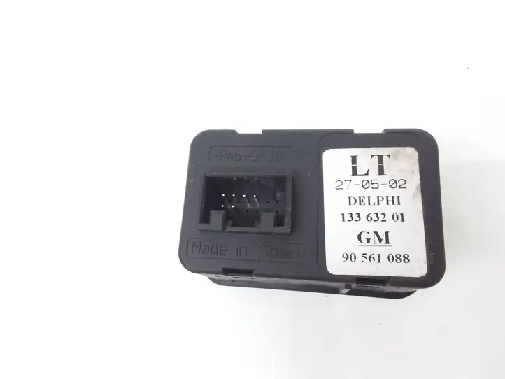 Opel Astra G (1998 - 2004) 90561088 Блок кнопок стеклоподъемников — фото 3