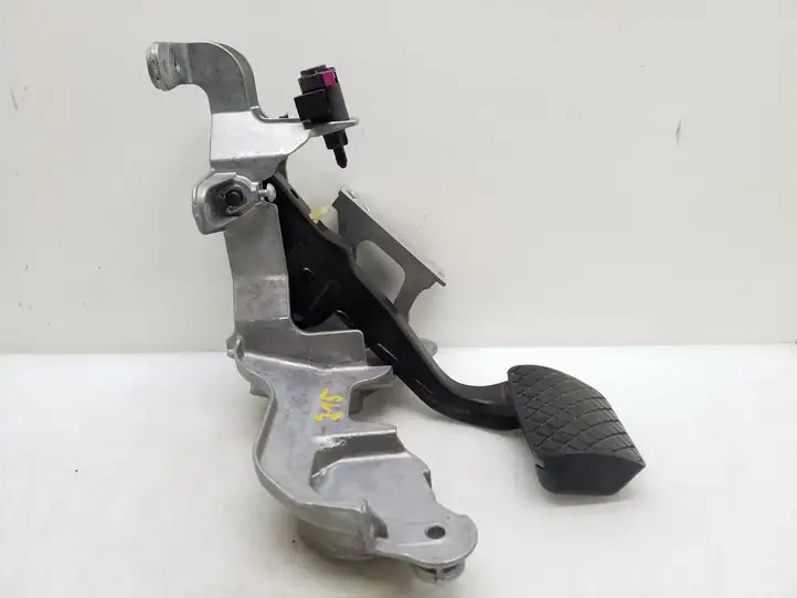 Audi A6 (2011 - 2014)  4H1723140A Тормозная педаль