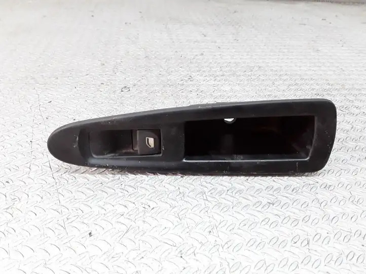 Citroen C4 (2004 - 2008) Блок кнопок стеклоподъемников — фото 1