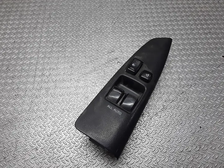 Toyota Corolla Verso E121 (2001 - 2004) 8404013060 Блок кнопок стеклоподъемников — фото 1
