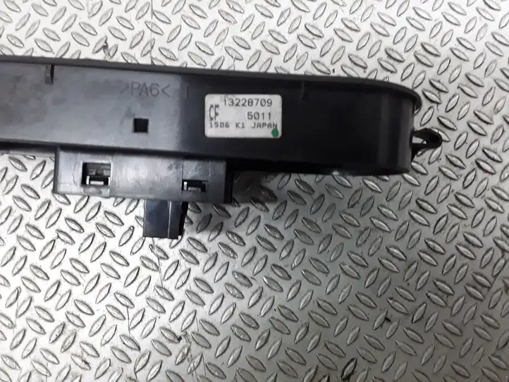 Opel Zafira B (2003 - 2006) 13228709 Блок кнопок стеклоподъемников — фото 3