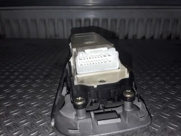 Toyota Corolla Verso E121 (2001 - 2004) 8404013081 Блок кнопок стеклоподъемников — фото 3