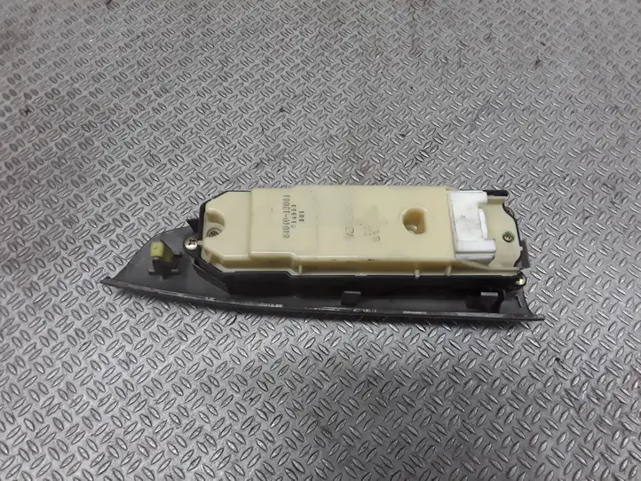 Toyota Corolla Verso E121 (2001 - 2004) 8404013081 Блок кнопок стеклоподъемников — фото 4