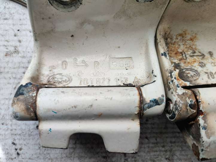 Volkswagen Transporter-Caravelle (1990 - 2003)  701827152A Петля (петли) задней крышки