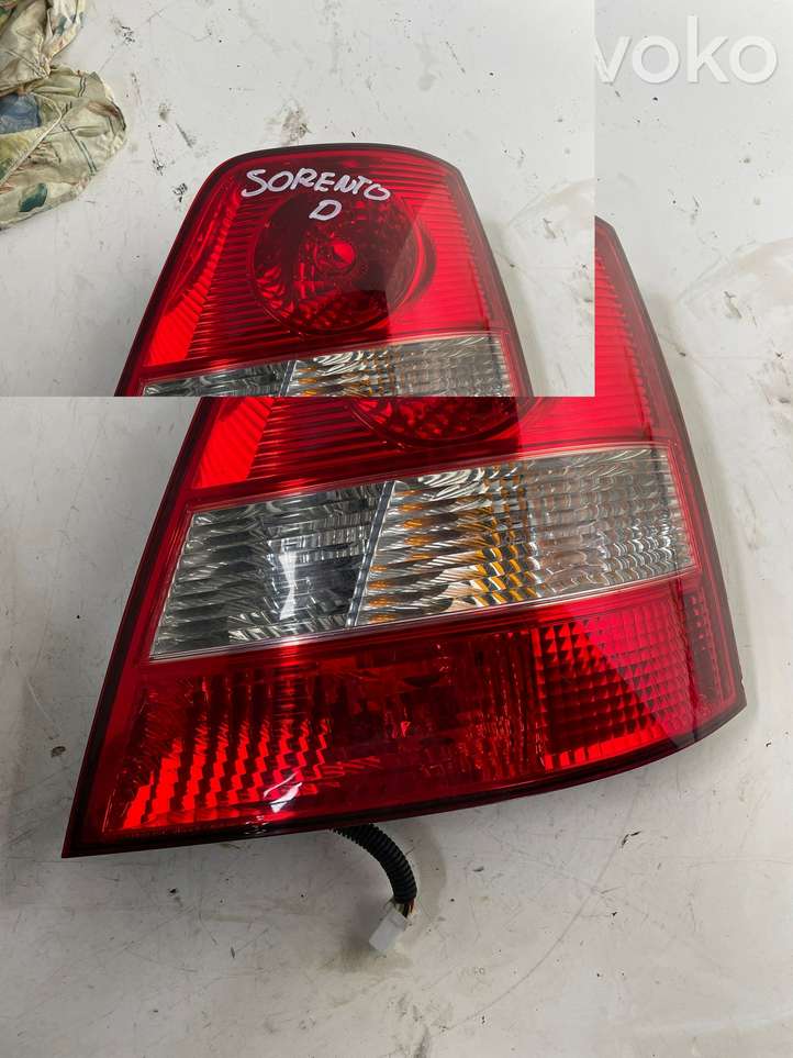 Kia Sorento (2002 - 2006)   Задний фонарь в кузове