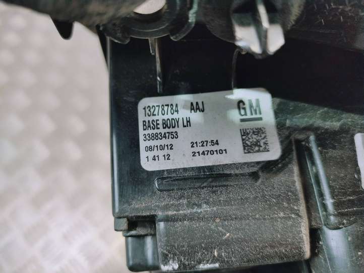 Opel Zafira (2008 - 2014)  21470101 Задний фонарь в кузове