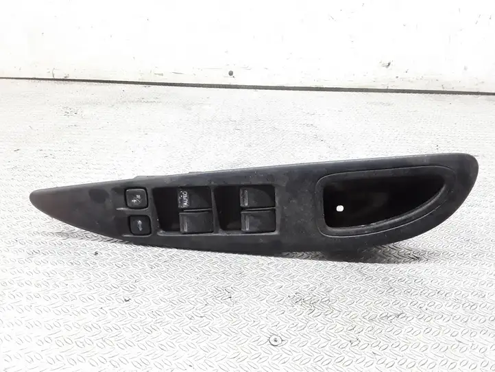 Nissan Primera (2001 - 2008) Блок кнопок стеклоподъемников — фото 1