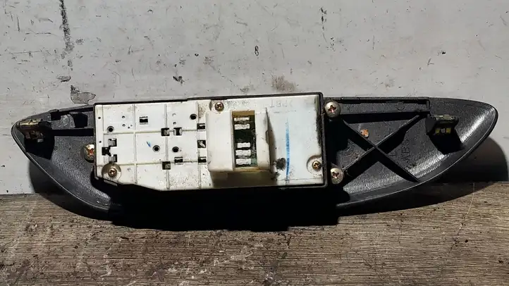 Toyota Yaris (2003 - 2005) 0113G0D Блок кнопок стеклоподъемников — фото 2